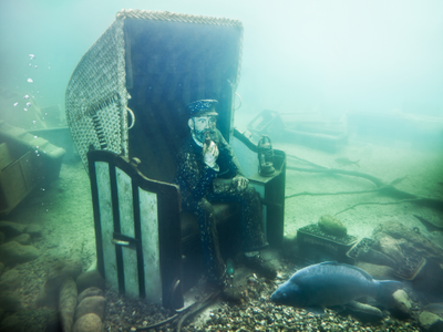 Seemann unter Wasser im Erlebnis-Aquarium Rövershagen