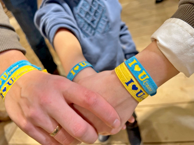 Ukraine Hilfe Live-Show Hände Armband